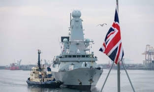 Sĩ quan Anh cho tháo dỡ 16 tên lửa hạt nhân