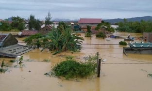 Quảng Bình: Hai chiếc quan tài trẻ thơ không chỗ chôn giữa lũ