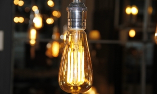 Ngày này năm xưa: Edison phát minh ra bóng đèn