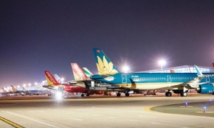 Trốn vào nhà vệ sinh máy bay hút thuốc, nam hành khách bị phạt nặng