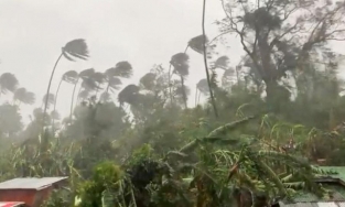 Bão Molave quét qua Philippines khiến hai người chết và 19 người mất tích