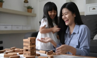 Phụ nữ có học vấn cao hối hận vì chọn ở nhà làm nội trợ