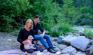 Trào lưu tham gia các web mai mối để tìm kiếm đối tác sinh con