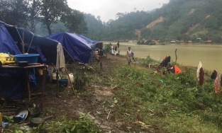 Quảng Bình: Dân bản Sắt di dời khẩn cấp khi núi xuất hiện nhiều vết nứt