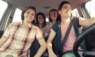 Bạn nên ngồi ghế nào để thể hiện là người có văn hóa trên xe hơi 4 chỗ