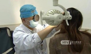 Cô gái 34 tuổi bị điếc sau 3 ngày liên tiếp thức đêm để săn sale dịp 11/11