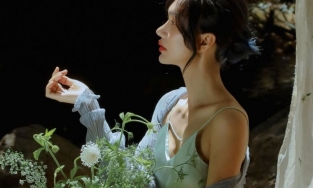 Phong cách thời trang đơn giản mà dịu dàng của Lynk Lee