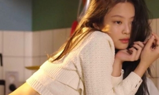 Sau 8 năm ra mắt, Jennie vẫn duy trì vóc dáng hoàn hảo, thon gọn