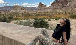 Jennie (BLACKPINK) mặc gì trong kỳ nghỉ tại thung lũng mặt trời Arizona?