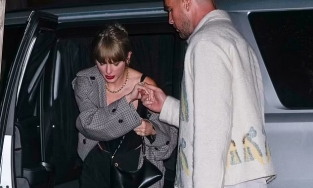 Taylor Swift nắm tay bạn trai mới ra phố