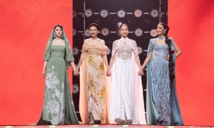 Thanh Hằng, Hồ Ngọc Hà đọ sắc với áo dài trong chung kết The New Mentor