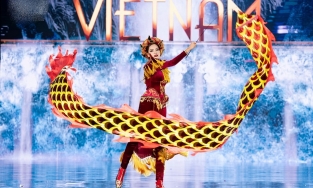 Lê Hoàng Phương tỏa sáng khi diễn trang phục dân tộc tại Miss Grand International