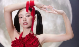 Jennie thành hàng xóm của Lee Jong Suk - Suga (BTS), giá trị thực của biệt thự mới tậu gây choáng