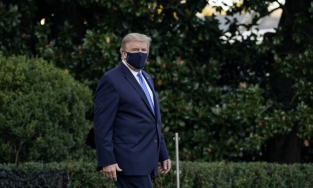 17 giờ sau khi có kết quả xét nghiệm dương tính, Donald Trump nhập viện