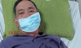 Vượt 60km trong mưa lũ khiêng người bệnh đi cấp cứu