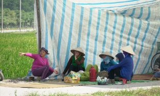 Hà Nội lại ngập trong  450 tấn rác ứ đọng hai ngày cuối tuần 