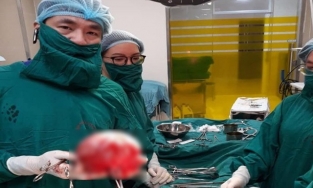 Tưởng tăng cân, nào ngờ có khối u tương đương thai 6 tháng