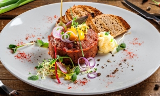 Tartare món ăn 100% từ thịt sống nhưng là món đặc sản tinh tế của Pháp 