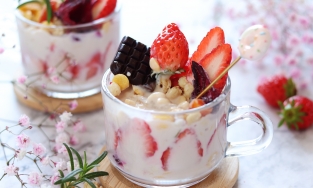 Cách làm sữa chua dâu tây vừa ngon vừa đẹp 