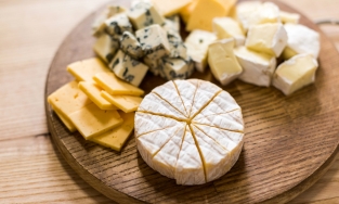 Cách cắt phô mai chuẩn để vừa ngon, vừa đẹp 