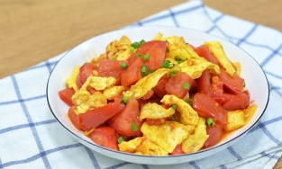 Chỉ 10 phút có ngay món trứng xào cà chua thơm ngon cho ngày bận rộn