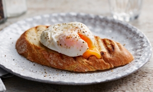 Cách làm trứng chần hoàn hảo như đầu bếp nhà hàng