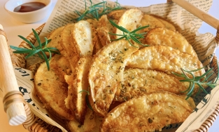 Cách làm khoai tây bỏ lò ai ăn cũng khen ngon nức nở