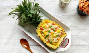 Cách làm cơm chiên trái dứa vừa ngon miệng vừa đẹp mắt