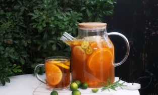 Mùa hè nóng bức pha ngay một bình trà hoa quả tuyệt ngon giải khát cho cả nhà