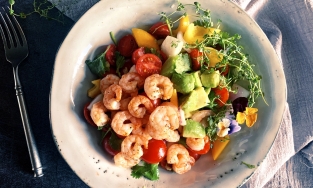 Nếu đang giảm cân chớ nên bỏ qua món salad bơ tôm nướng cực hấp dẫn này