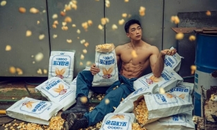 CGV ra mắt phiên bản bỏng ngô siêu to khổng lồ nhưng hình ảnh quảng cáo mới là thứ gây tranh cãi nhất