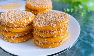 Cách làm bánh bí đỏ dẻo, bùi, ăn hoài không ngán để đãi cả nhà