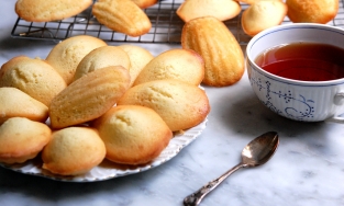 Madeleine, món bánh ngọt hình con sò mang một phần văn hóa Pháp