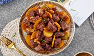 Cách làm bò nướng khoai tây ngon không thua ở tiệm