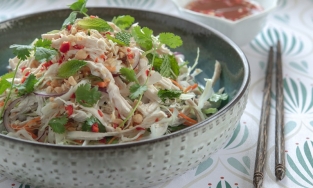 Cách làm gỏi gà xé phay ngon từ thịt ức gà, làm bao nhiêu cũng hết veo