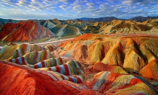 Dãy núi cầu vồng Zhangye Danxia, kỳ quan địa chất tuyệt đẹp của Trung Quốc