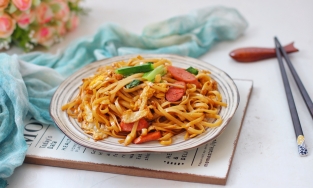 Cách làm mì xào siêu tốc cho bữa sáng no nê của cả nhà