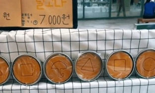 Nhờ Squid Game, giá kẹo đường Dalgona ở Seoul tăng gấp đôi vẫn đông khách