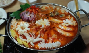 Cách nấu lẩu Thái chua cay nóng hổi ngon như ở tiệm, rất hợp ăn ngày lạnh