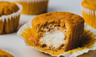 Cách làm bánh muffin bí đỏ kem cheese đã ăn là ghiền