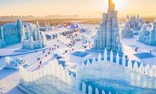 Vùng đất “Frozen” ngoài đời thật, nơi có lễ hội băng lớn nhất thế giới