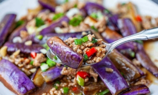 Cách làm cà tím sốt thịt bằm đậm đà, lạ miệng, ăn kèm cơm trắng là đúng bài