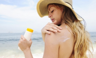 5 lưu ý khi thoa kem chống nắng để bảo vệ làn da hiệu quả trong mùa hè 