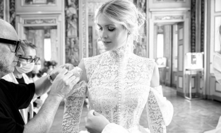 Cháu gái Công nương Diana diện váy cưới xa hoa của Dolce & Gabbana 