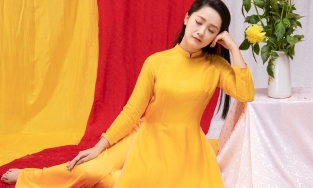 BTV Thu Hà VTV tươi trẻ sáng bừng sức xuân trong bộ ảnh áo dài Tết