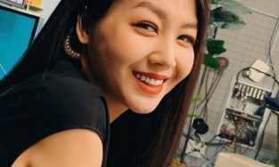 MC Café sáng trở lại dẫn chương trình trực tiếp sau đúng 17 ngày sinh con