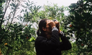 Chàng trai trẻ bị nghi ngờ giới tính khi nuôi tóc tặng bệnh nhân ung thư