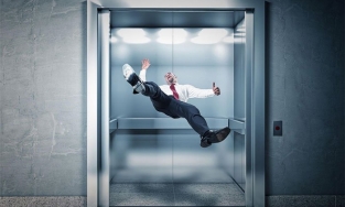 Làm thế nào để sống sót và đảm bảo an toàn tối đa khi thang máy rơi tự do?
