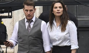 Tài tử Tom Cruise bị đồn hẹn hò nữ diễn viên Hayley Atwell 