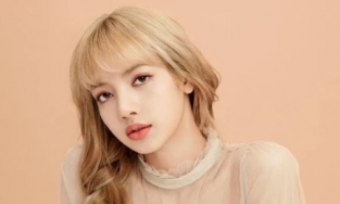 Lisa BLACKPINK đăng ảnh cứ như đang an ủi 'fan cứng' Thiều Bảo Trâm